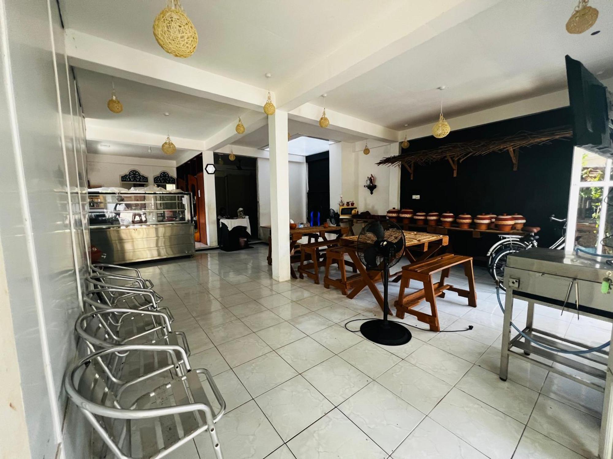 Ramlyn Guesthouse & Restaurant Негомбо Экстерьер фото