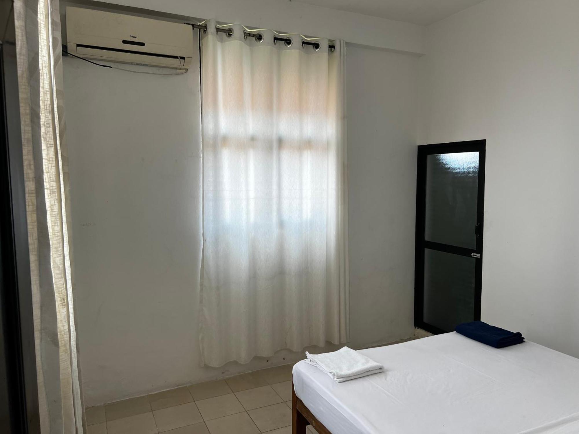 Ramlyn Guesthouse & Restaurant Негомбо Экстерьер фото