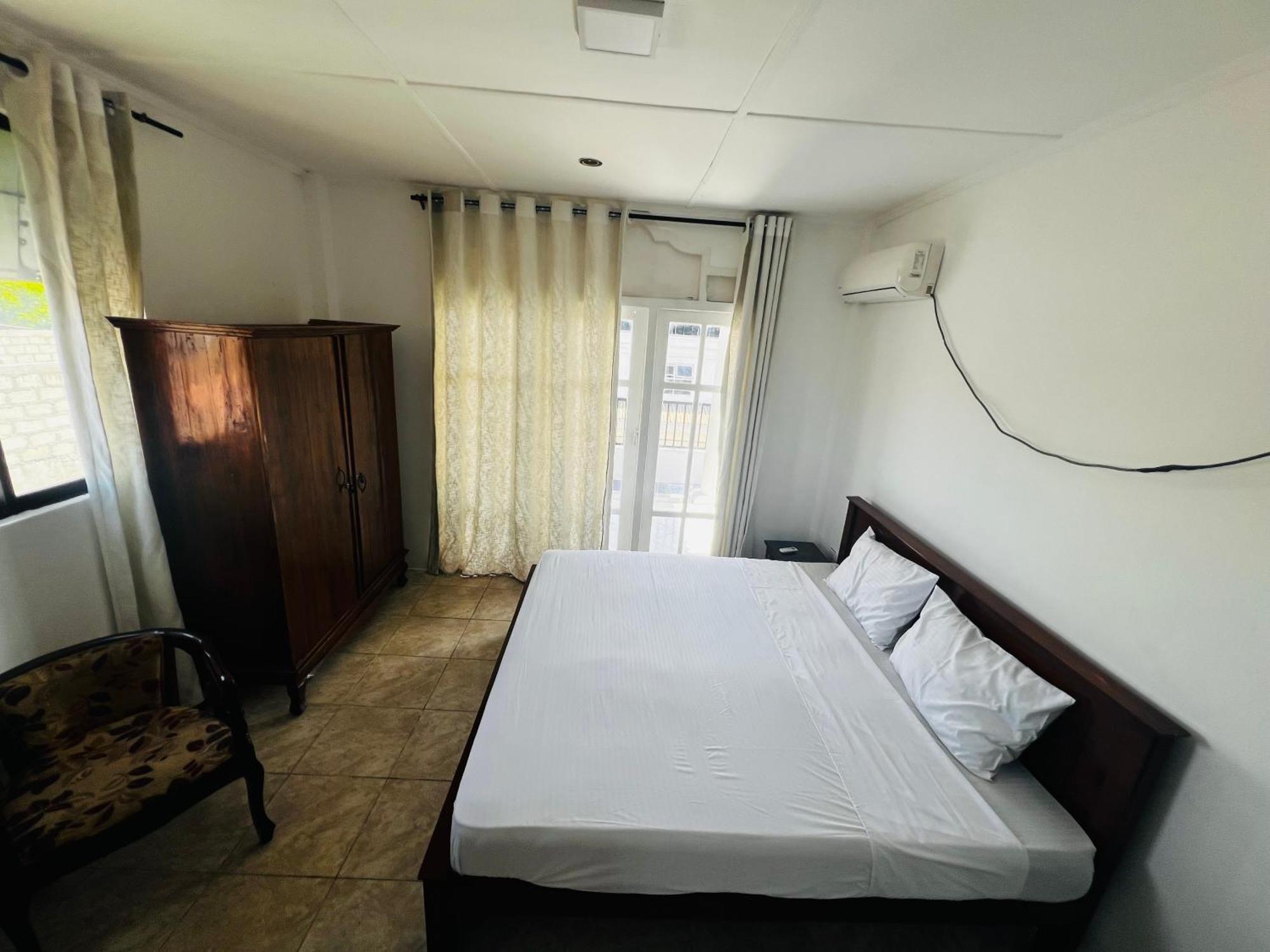Ramlyn Guesthouse & Restaurant Негомбо Экстерьер фото