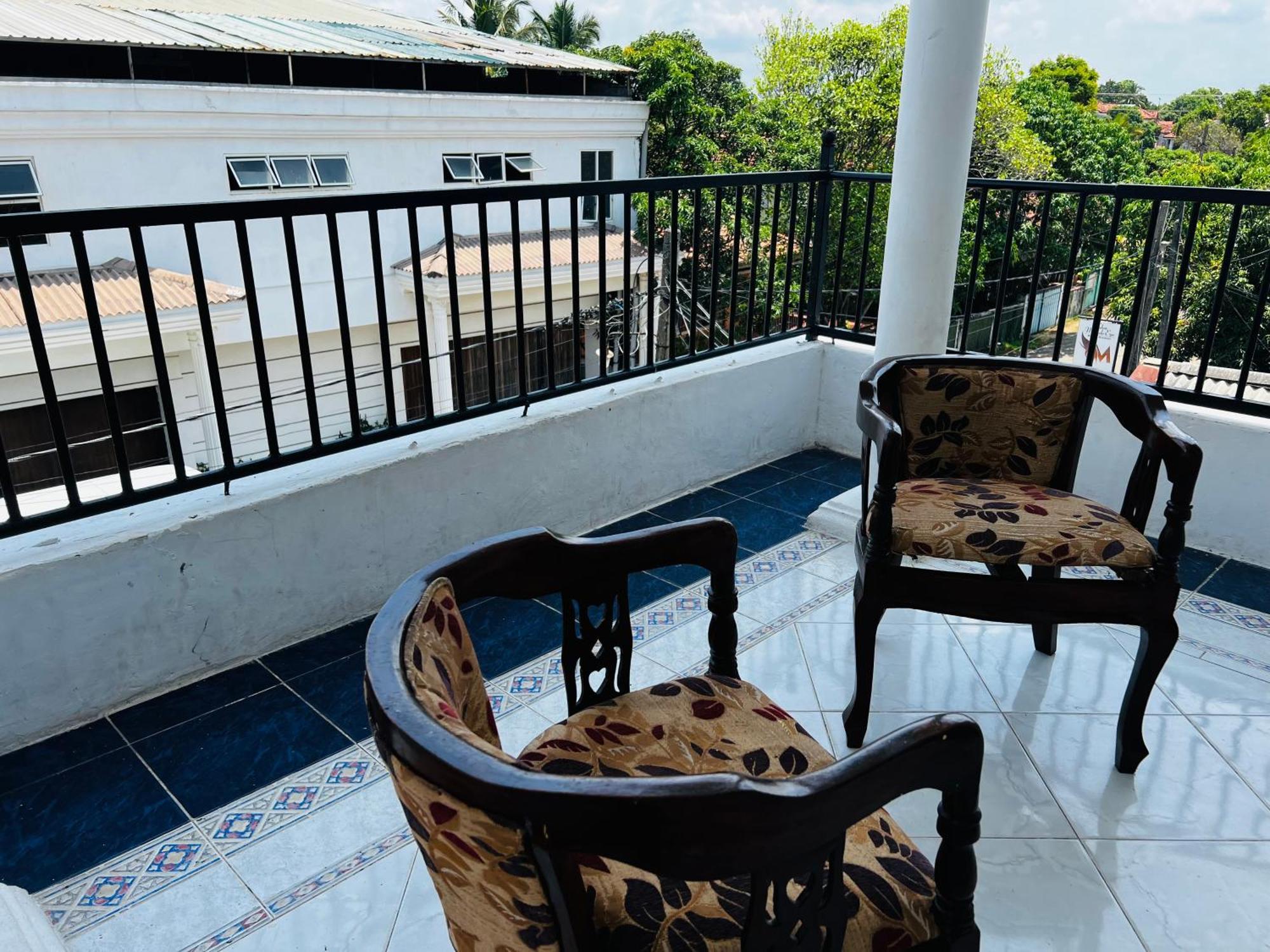 Ramlyn Guesthouse & Restaurant Негомбо Экстерьер фото